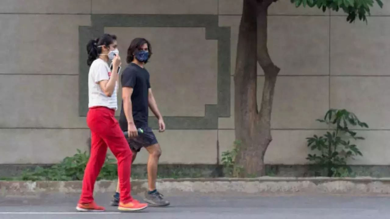 What Is a Proper Walking Form? Experts Reveal How To Keep a Good Posture and Foot Placement