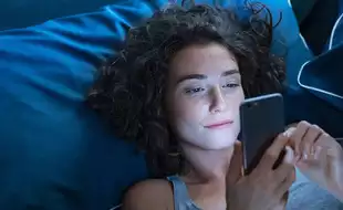 How Does Excessive Screen Time Fasten Our Aging Process? Expert Reveals