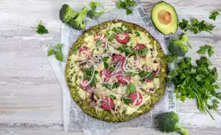 The Best Pizza Toppings To Reduce Your Risk Of Cancer, According to an Oncology Dietician