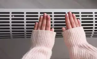 Attention! Excessively Cold Hands Can Be A Sign of This Killer Heart Condition