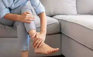 Leg Pain, Swelling, Or Numbness? Experts Reveal What It Could Mean