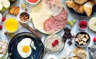 Big Breakfasts Can Keep Those with Heart Issues Super Happy, Lower Symptoms of Depression; Here's How