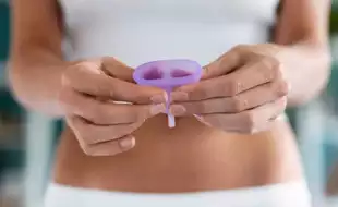 Woman Develops Kidney Injury From Menstrual Cup in A Rare Case; Here's How To Use It Safely