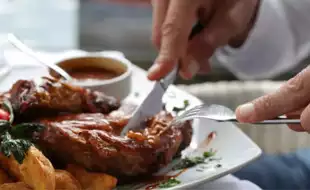 High-Protein ‘Non-Vegetarian’ Diet Sends Influencer To Hospital With Kidney Stones