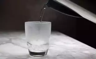 World Water Day: What Happens to Your Body When You Drink 6 Glasses of Hot Water Daily?