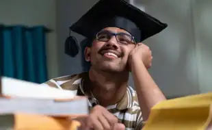 Don’t Feel Bad For Daydreaming! Study Reveals It Actually Sharpens Your Brain